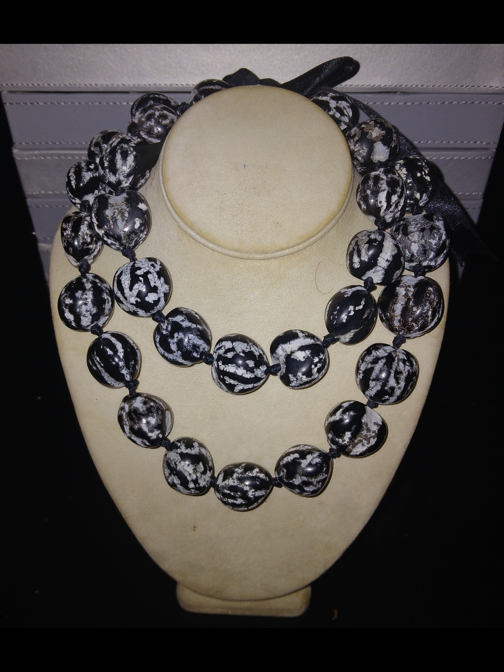 Black and White Kukui Nut Lei Necklace